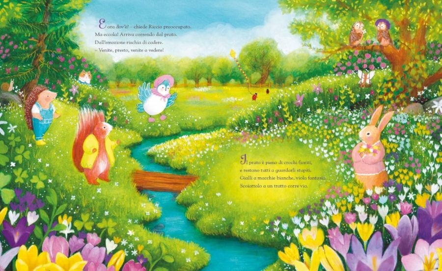 E' primavera scoiattolo: Scoiattolo con i suoi amici Riccio, Coniglietto e Cincia ammirano il pratoverde pieno di crochi bianchi verdi e gialli. Nel mezzo scorre un ruscello celeste. Il cielo è azzurro. L'atmosfera è quella di un pomeriggio di primavera.