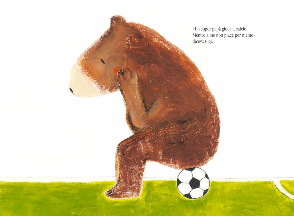 pAPà ISOLA: GIGGI PENSIEROSO CON LA TESTA FRA LE ZAMPE SEDUTO SU UN PALLONE DA CALCIO. GIGI NON SA GIOCARE A CALCIO E NON AMA IL CALCIO