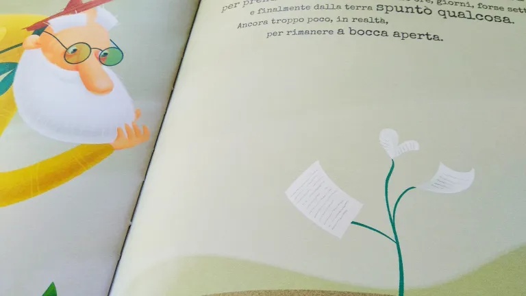 Il giardiniere dei sogni, l'omino con la barba bianca, cura la sua storia come fosse un piccolo germoglio che spunta dalla terra con qualche foglio